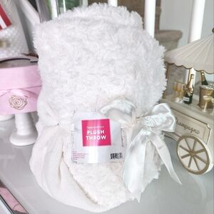 New Cream White Plush Roses Rosette Cloud Throw Blanket